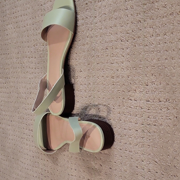 Shoes - Picture 4 of 8